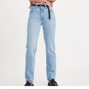 Light Wash Levi’s 501 - 28 x 28